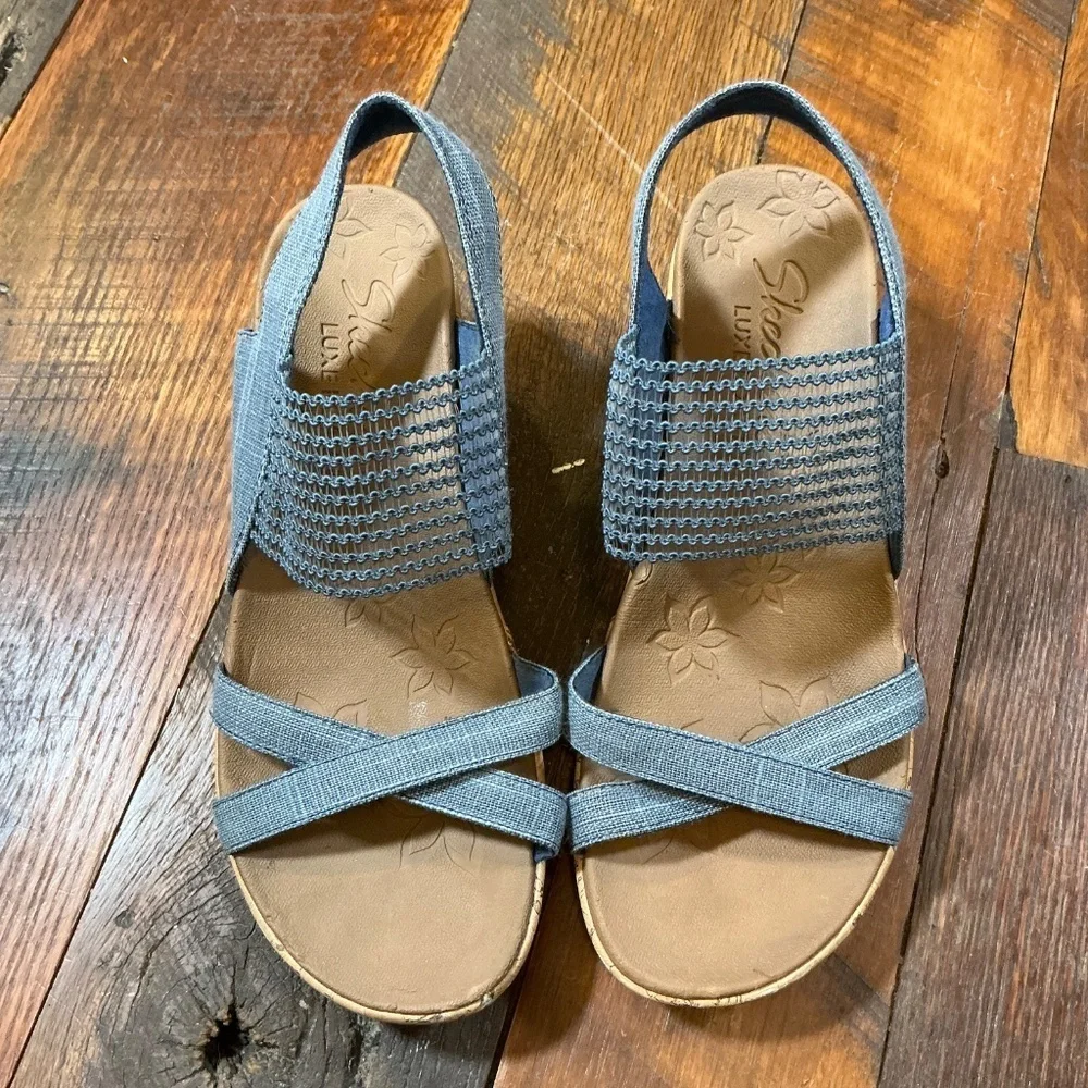 Skechers Women’s Beverlee High Tea Wedge Sandals with Denim Blue Straps Size 7.5